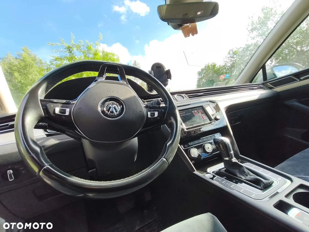 Volkswagen Passat - 10