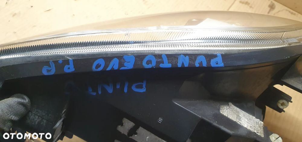 Lampa prawy przód przednia prawa Fiat Punto EVO - 9