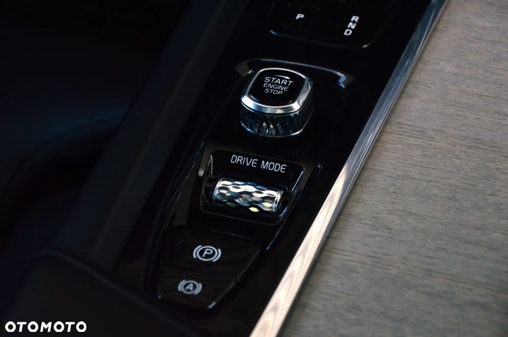 Volvo XC 60 B5 D AWD Inscription - 25