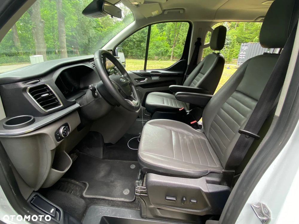 Ford Tourneo Custom - 13