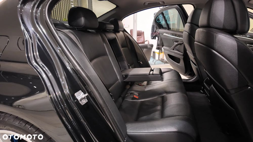 BMW Seria 5 530d Luxury Line - 31