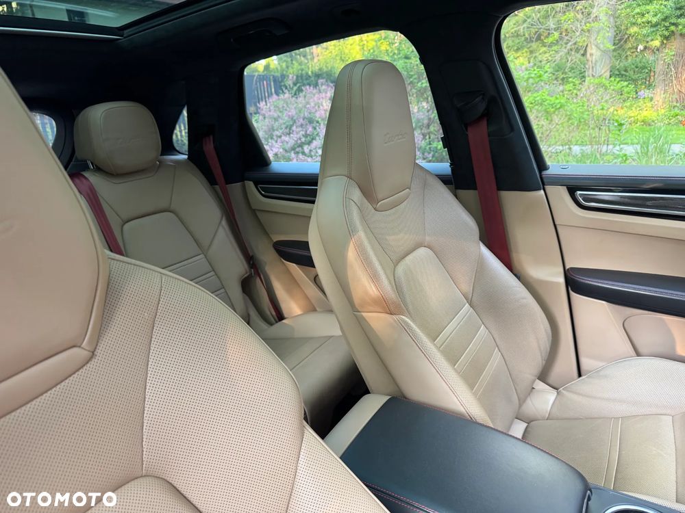 Porsche Cayenne - 28