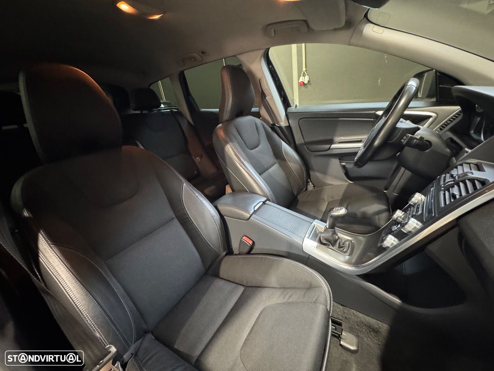 Volvo XC 60 2.0 D4 Momentum - 21