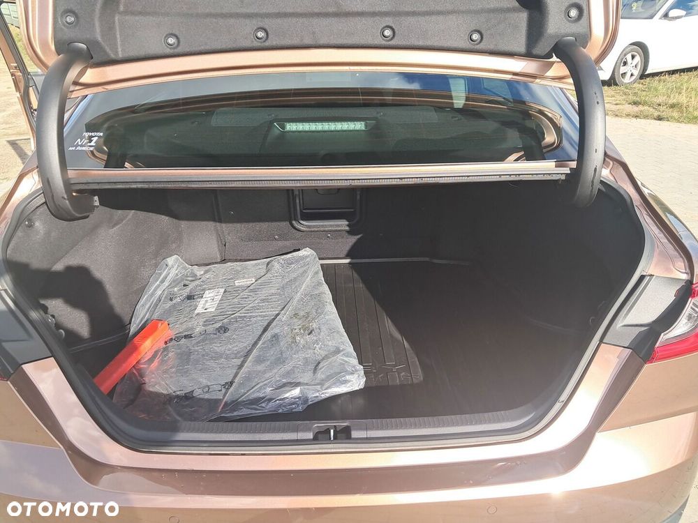 Toyota Camry - 18