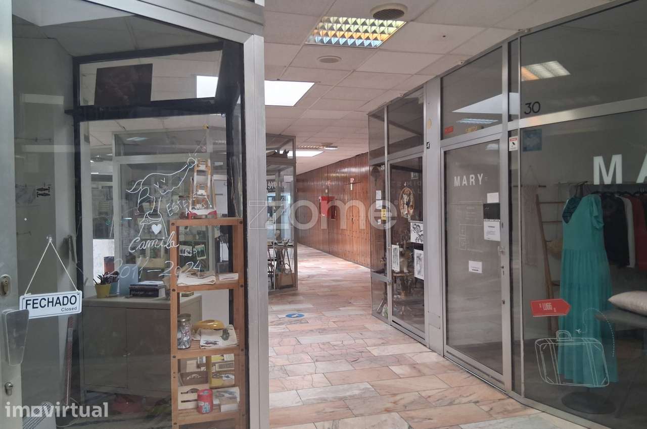 Loja no Centro Comercial de Cedofeita - Grande imagem: 3/20