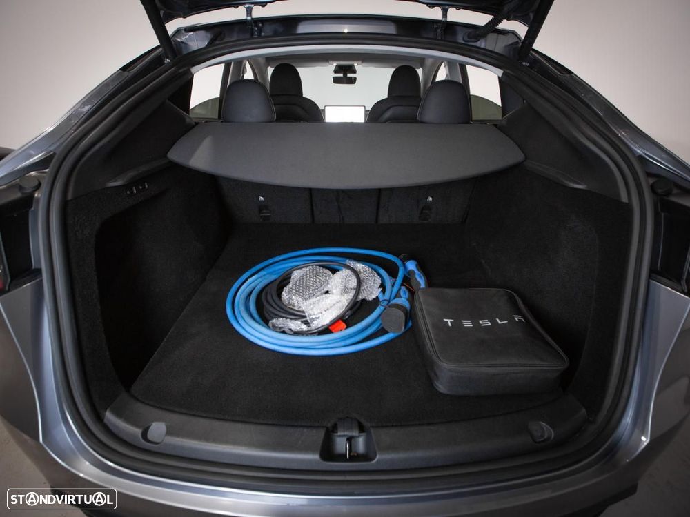 Tesla Model Y Long Range Dual Motor AWD - 13