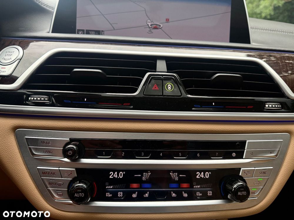 BMW Seria 7 750i xDrive sport - 13