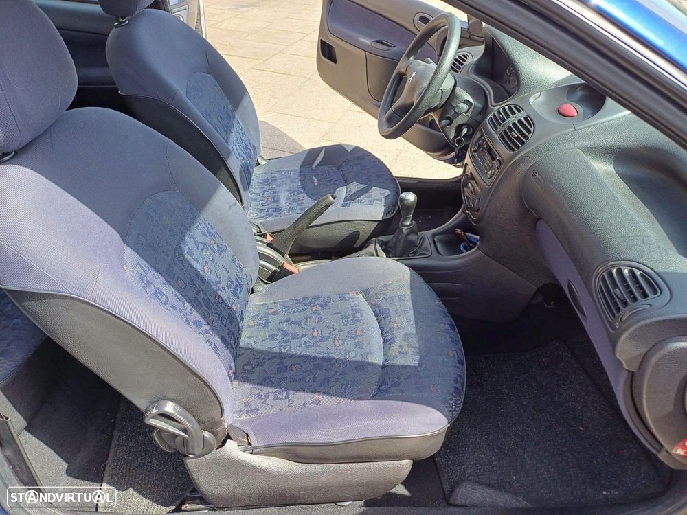 Peugeot 206 - 8
