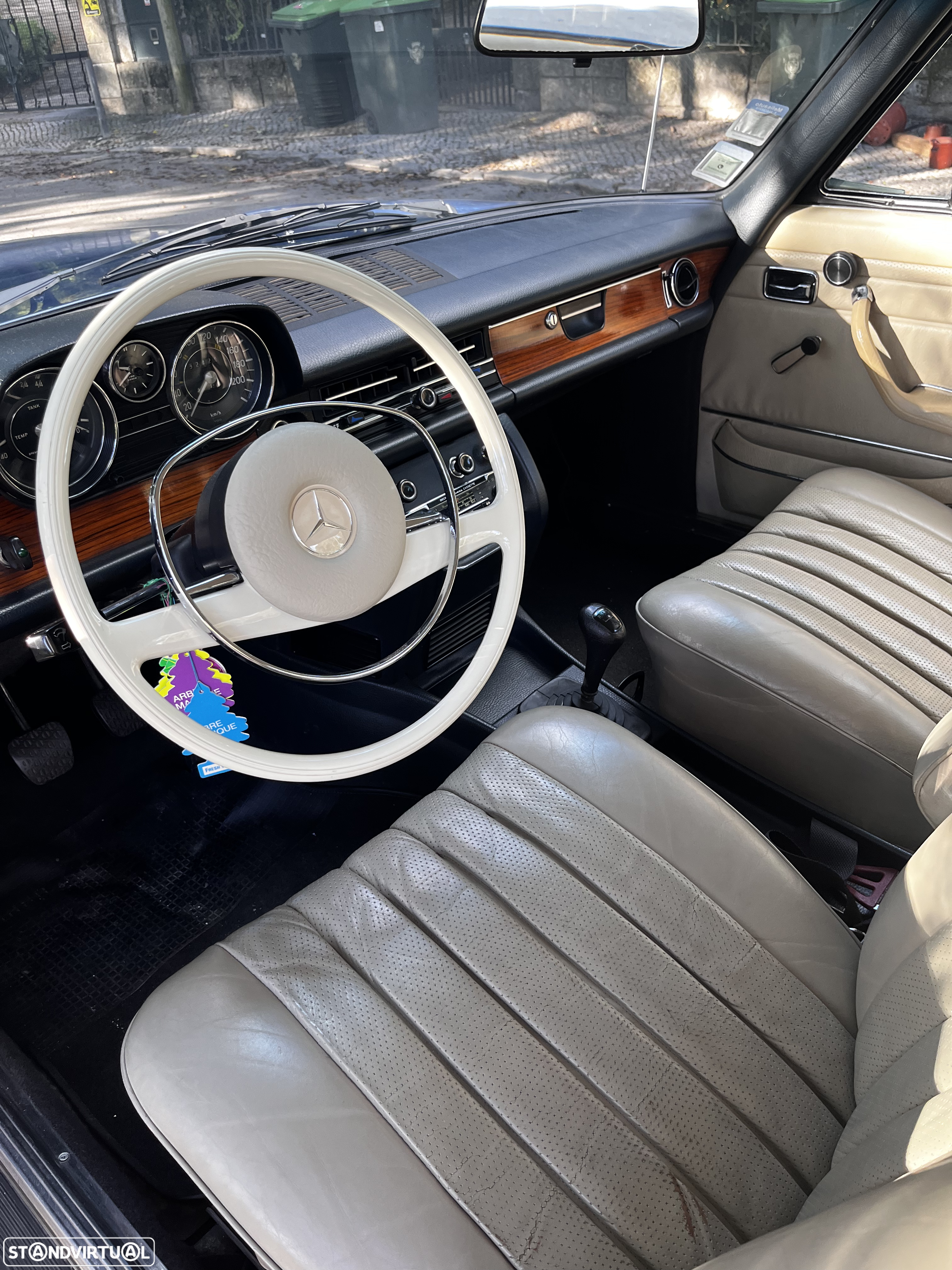 Mercedes-Benz 250 - 8
