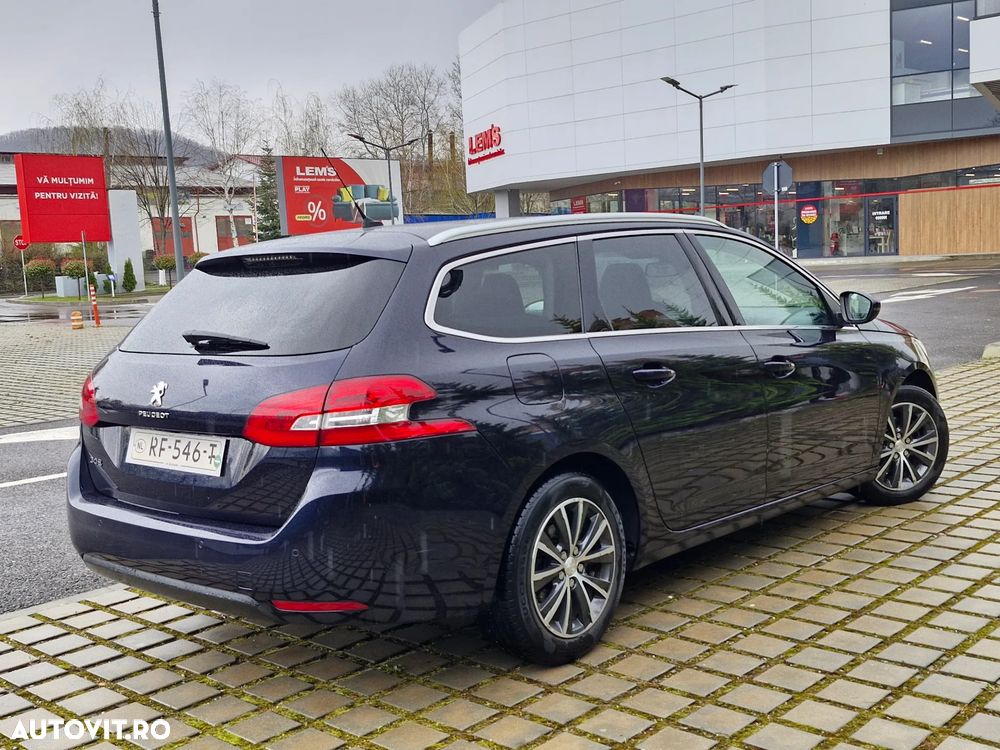 Peugeot 308 1.2 L PureTech Turbo Allure - 4