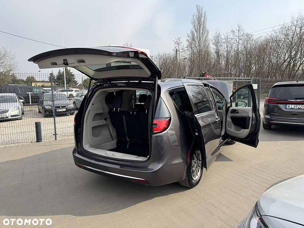 Chrysler Pacifica - 19