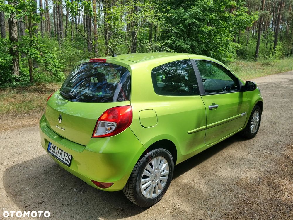 Renault Clio 1.2 16V Emotion - 4