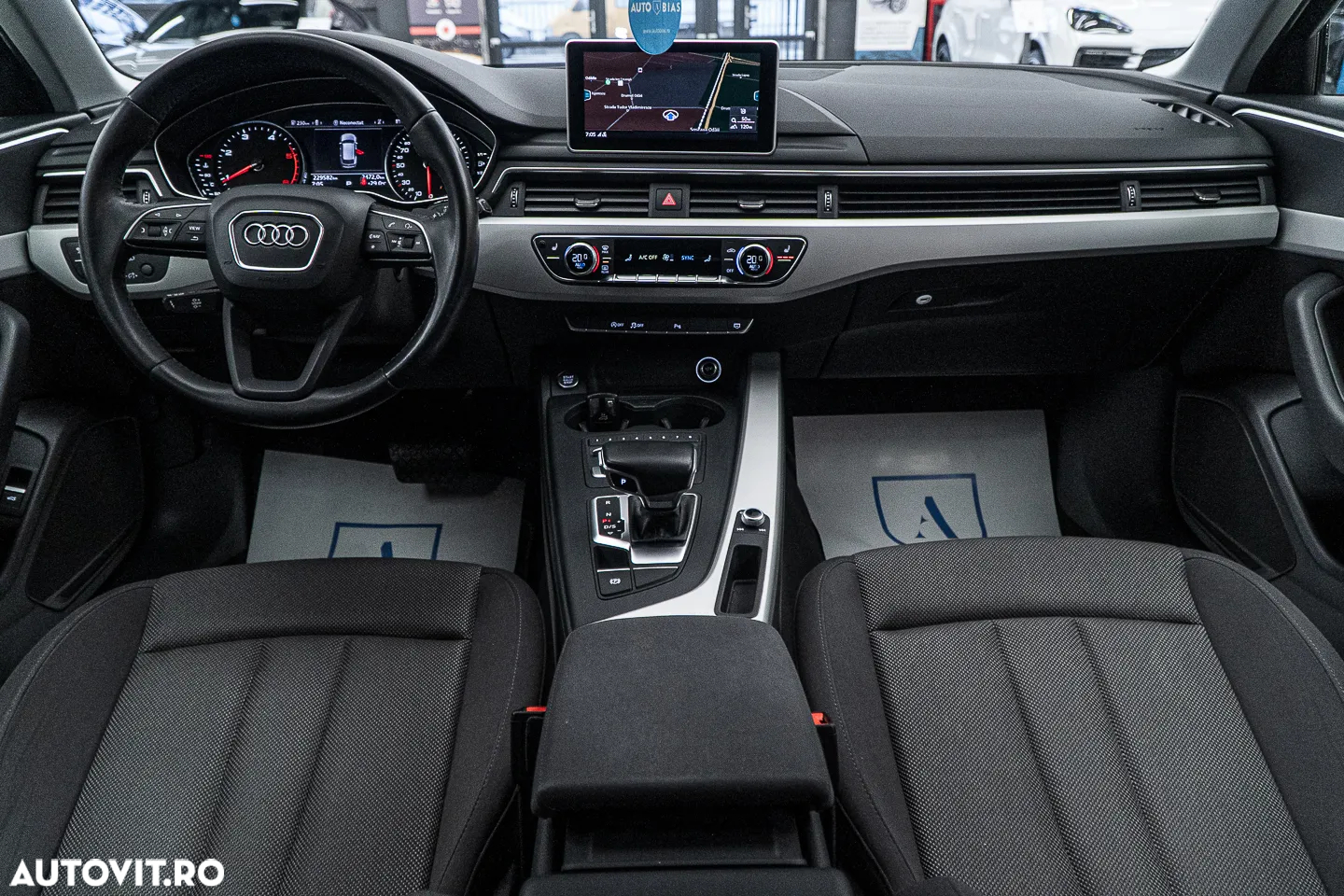 Audi A4 Avant 2.0 TDI S tronic - 32