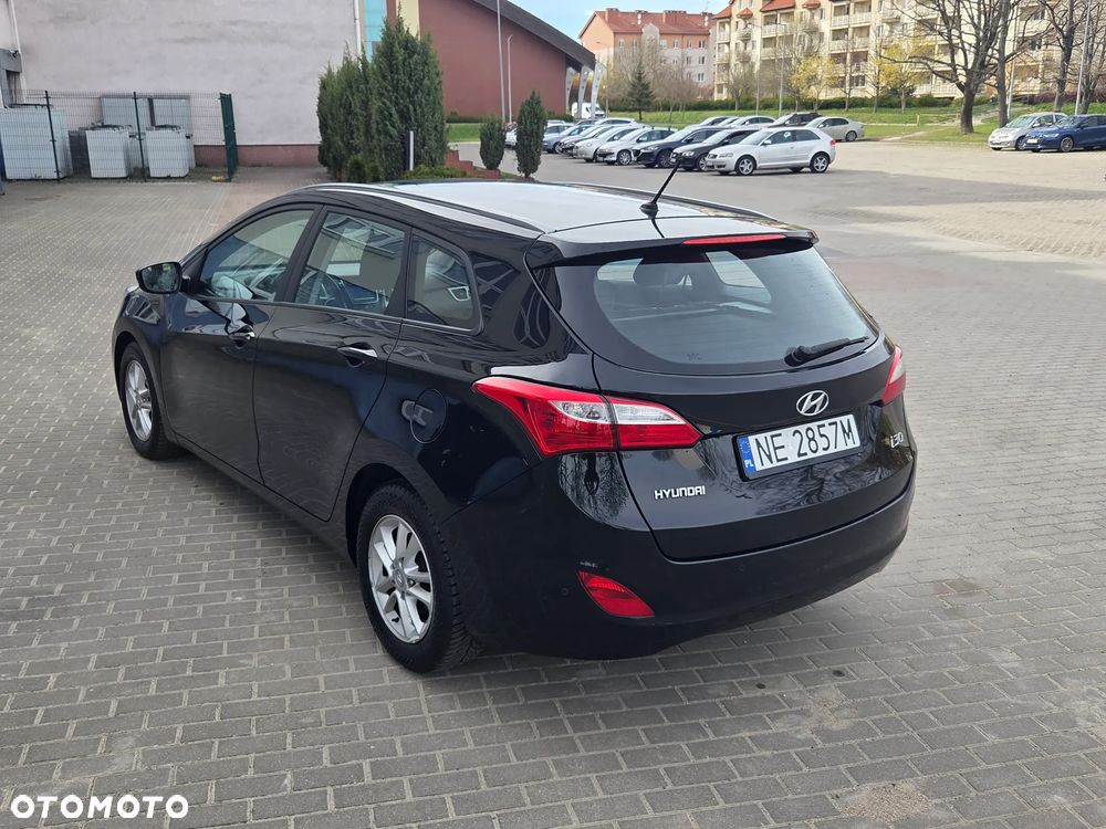Hyundai i30 blue Kombi 1.6 CRDi Style - 21