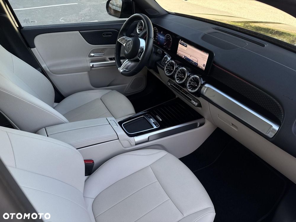 Mercedes-Benz GLB - 23