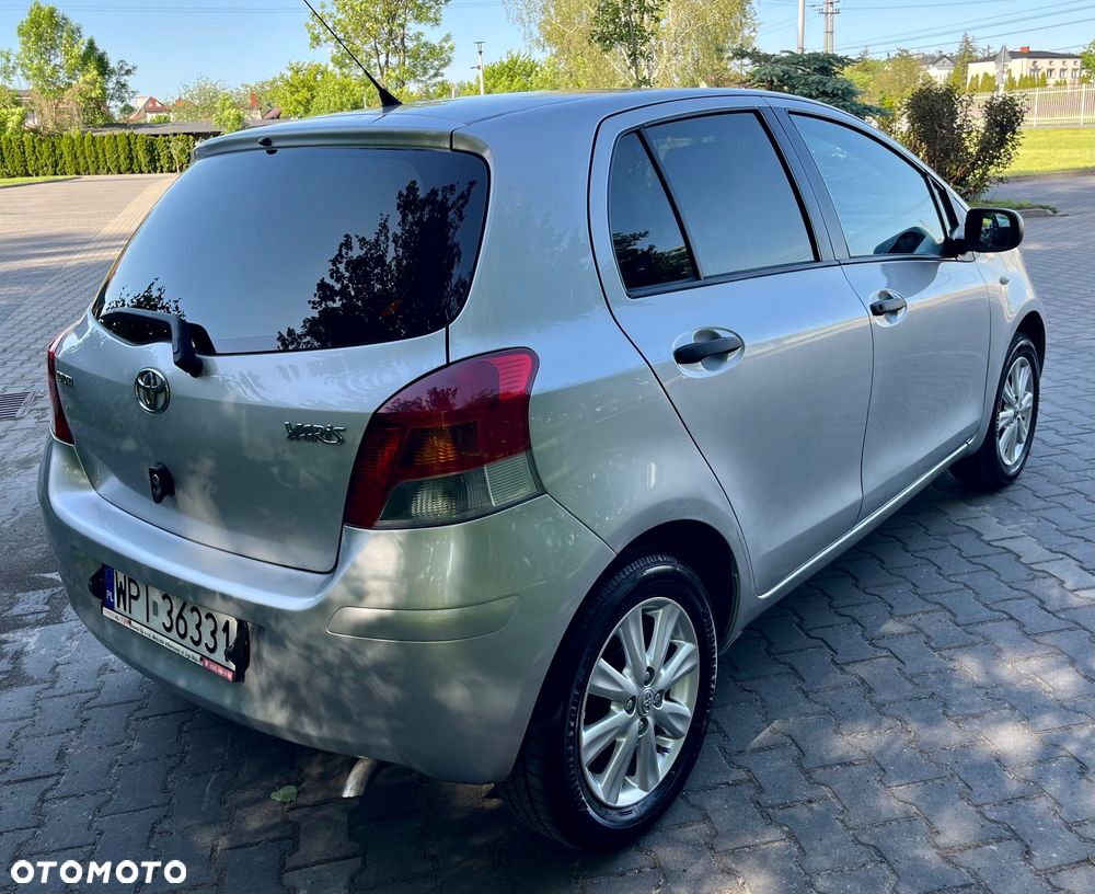 Toyota Yaris 1.0 Luna A/C - 12