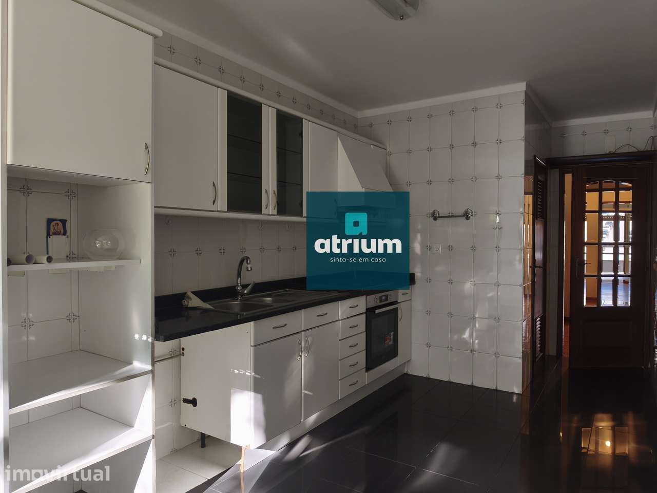 Apartamento T2 + 1 com varanda e garagem em Braga - Grande imagem: 2/17