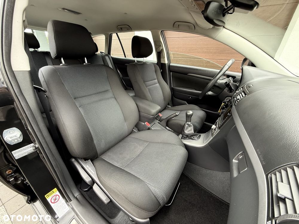 Toyota Avensis 1.8 VVT-i Combi - 27