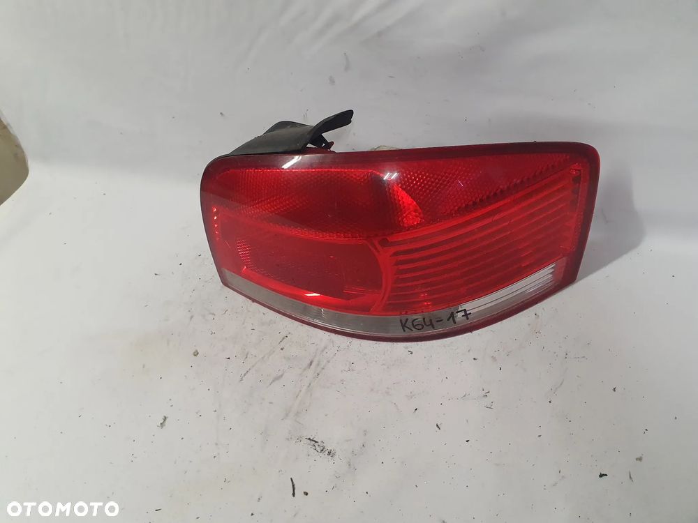 * LAMPA TYLNA PRAWA TYŁ PRAWO AUDI A3 8P 3D - 4