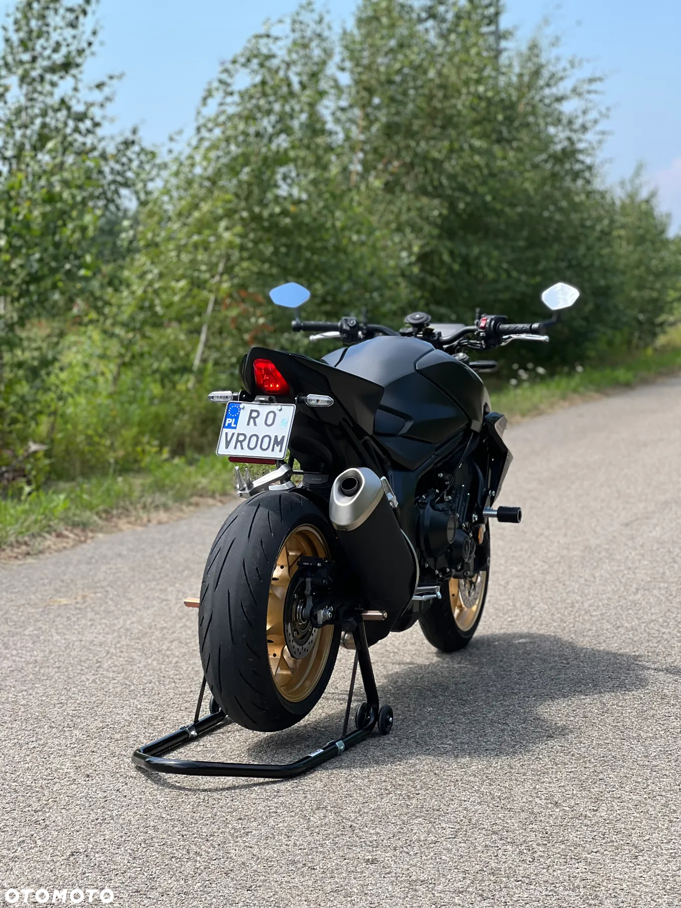 Honda CB - 12
