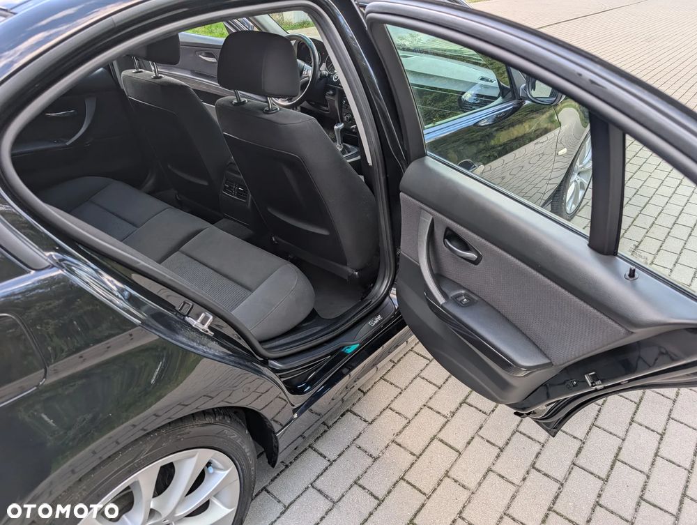 BMW Seria 3 318d - 15