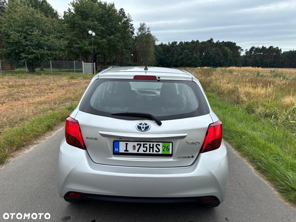Toyota Yaris Hybrid 100 Sol - 7