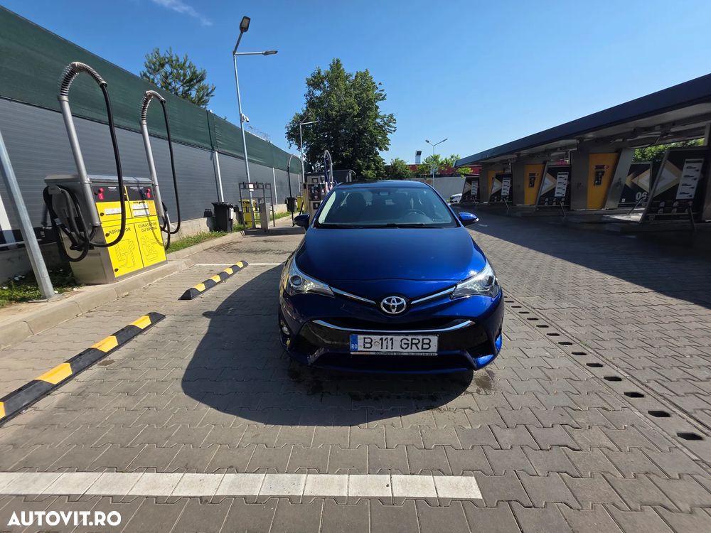 Toyota Avensis 2.0 D-4D Executive - 1