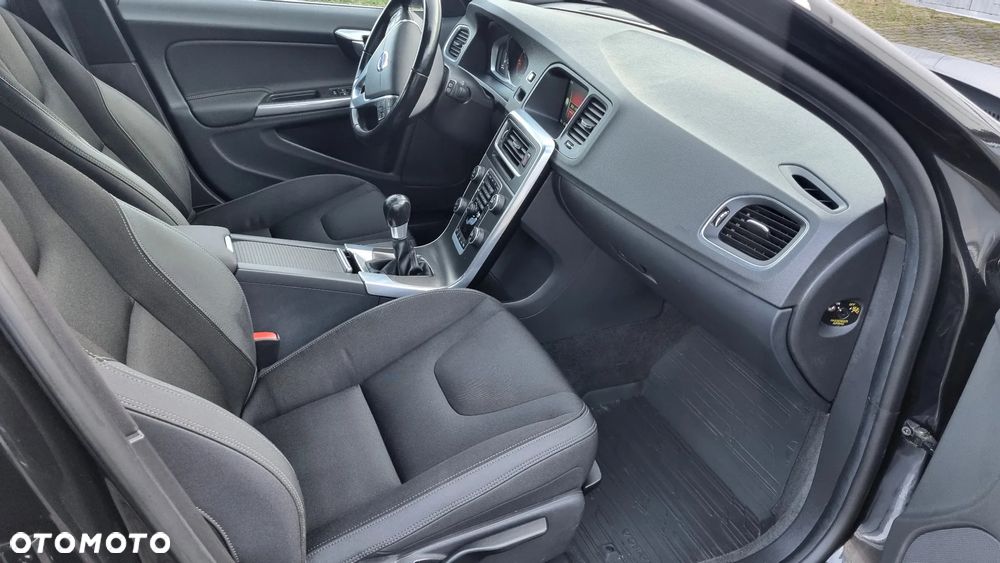 Volvo V60 D4 Momentum - 12