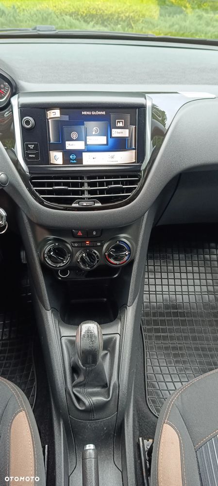 Peugeot 208 - 13