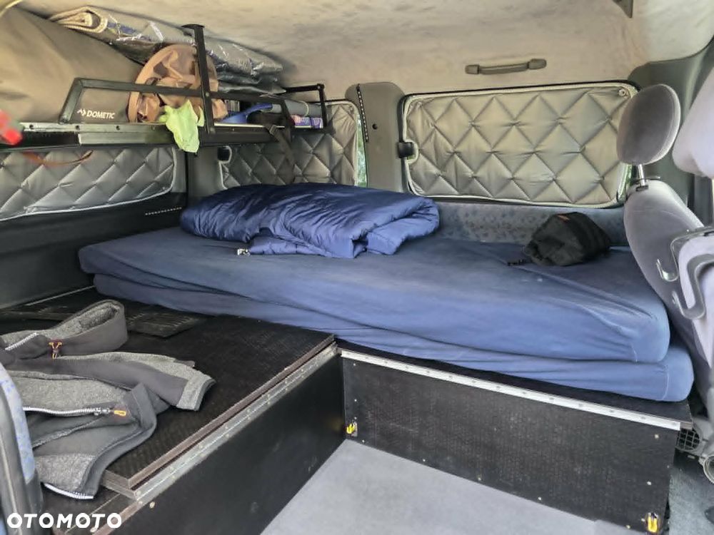 Hyundai H-1 Starex - 25