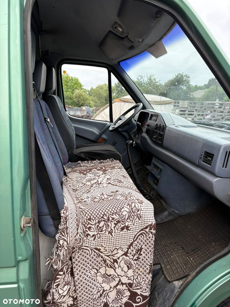 Mercedes-Benz Sprinter - 12