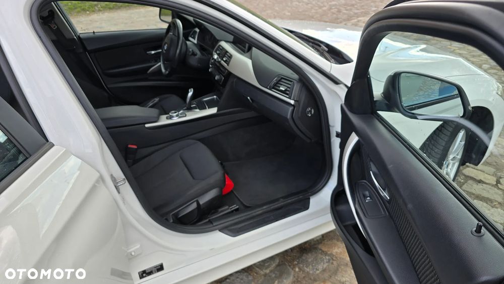 BMW Seria 3 318d - 12