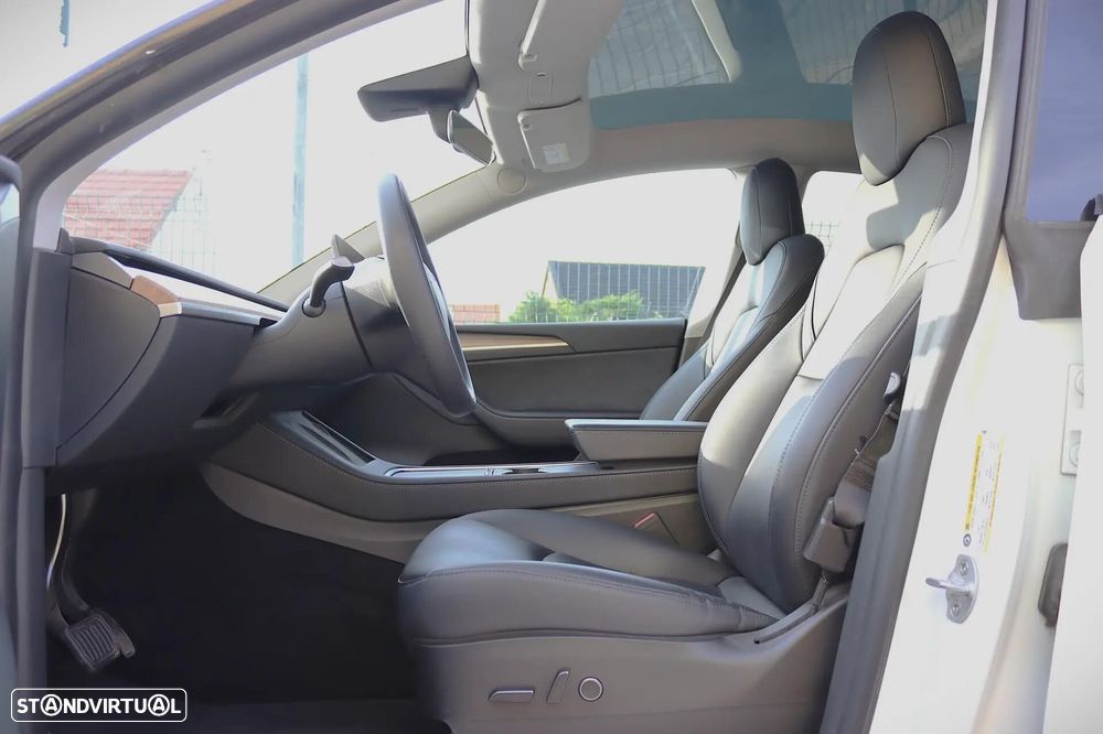 Tesla Model Y Standard - 14