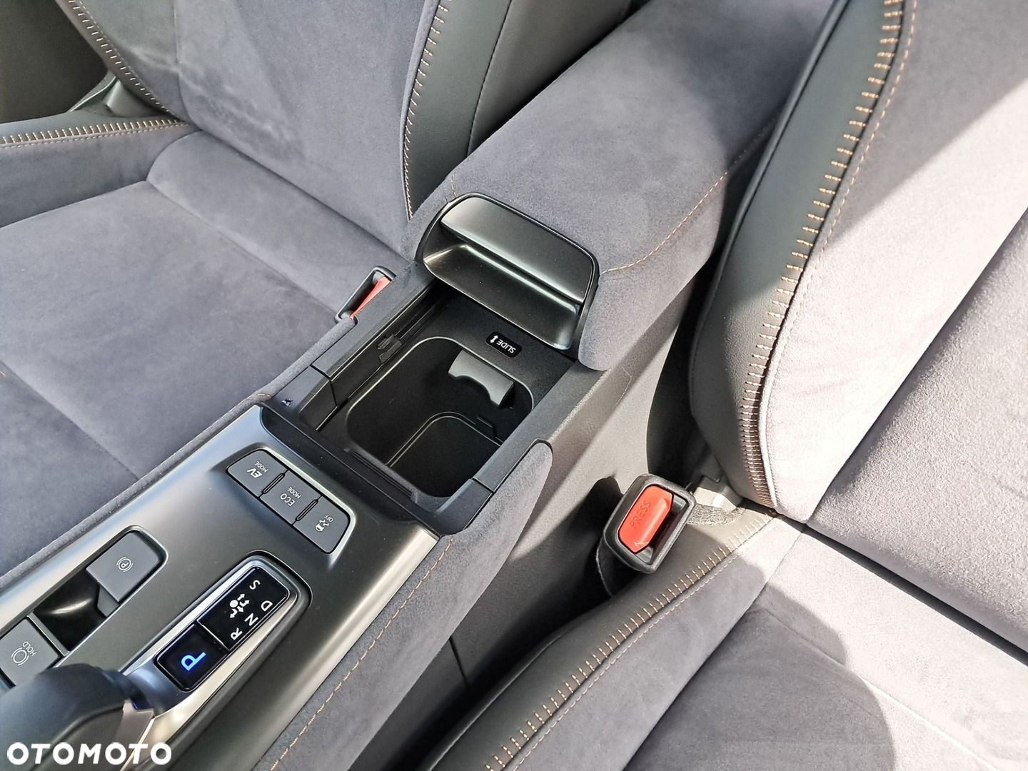 Lexus LBX 1.5 Hybrid Cool - 32