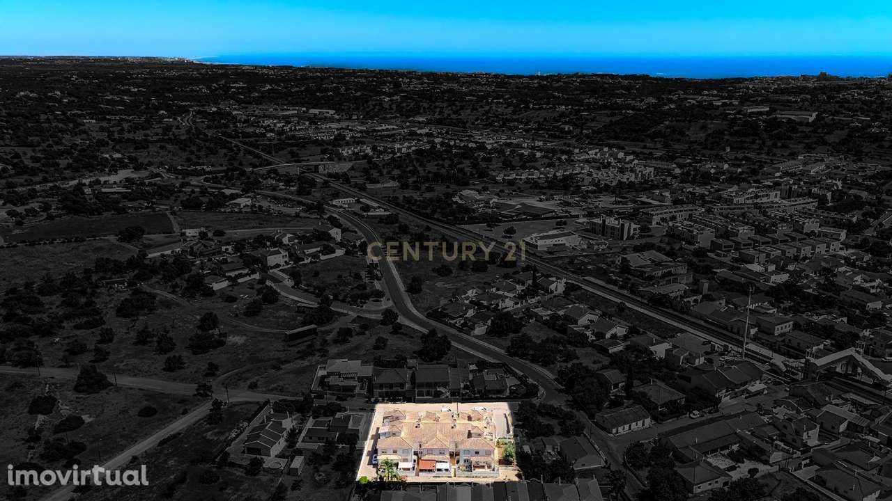 Moradia T2 com Garagem e Logradouro - Ferreiras, Albufeira - Grande imagem: 2/40