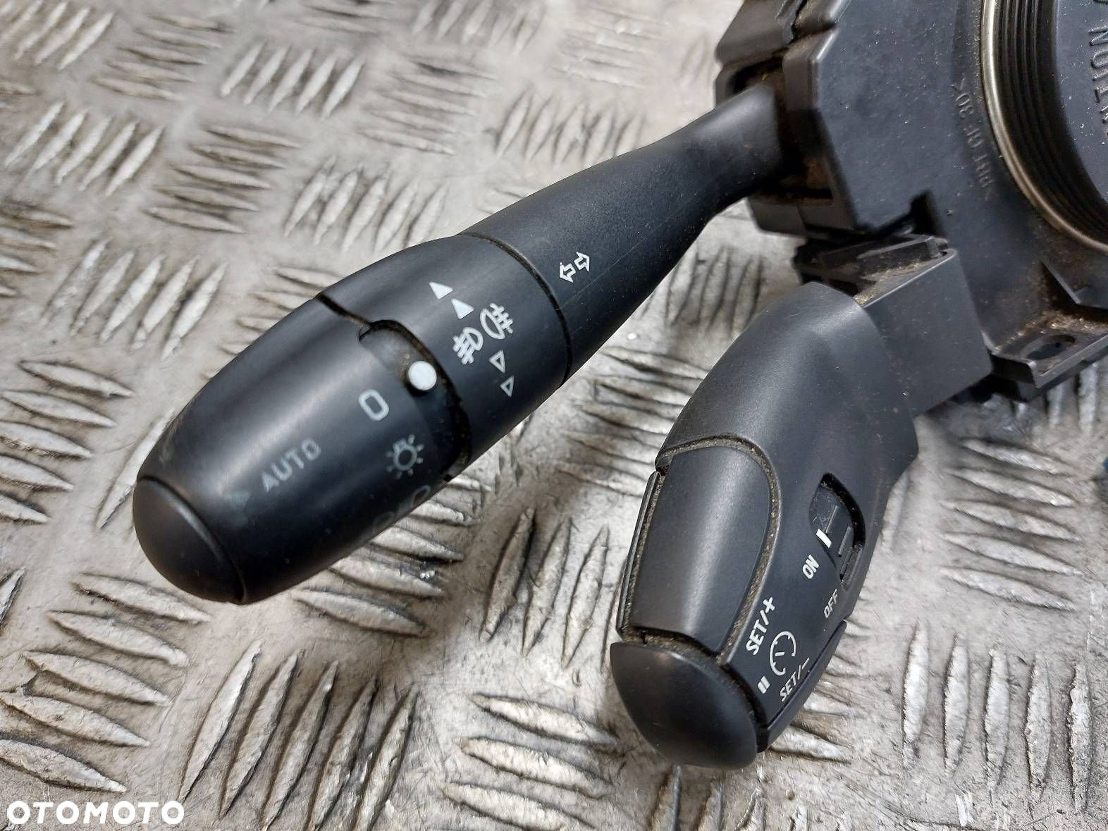 MANETKA PRZEŁĄCZNIK ZESPOLONY TAŚMA SYGNAŁU PEUGEOT 307 I 96574673XT - 2
