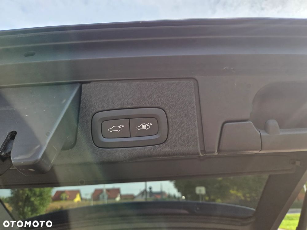 Volvo XC 60 B4 D Plus Dark - 23