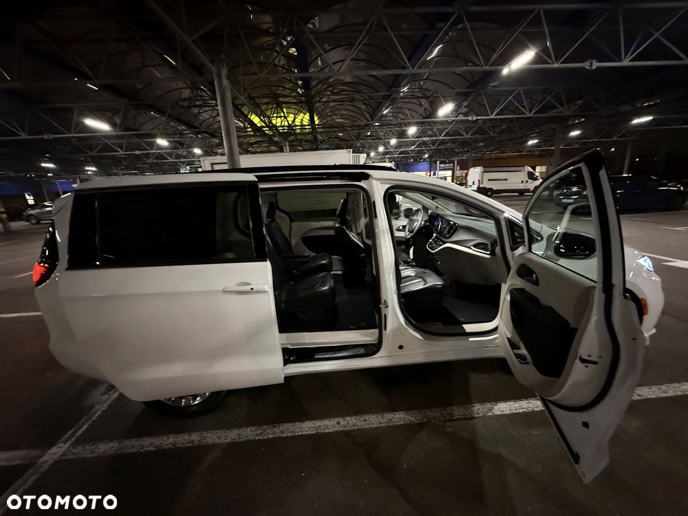 Chrysler Pacifica - 11