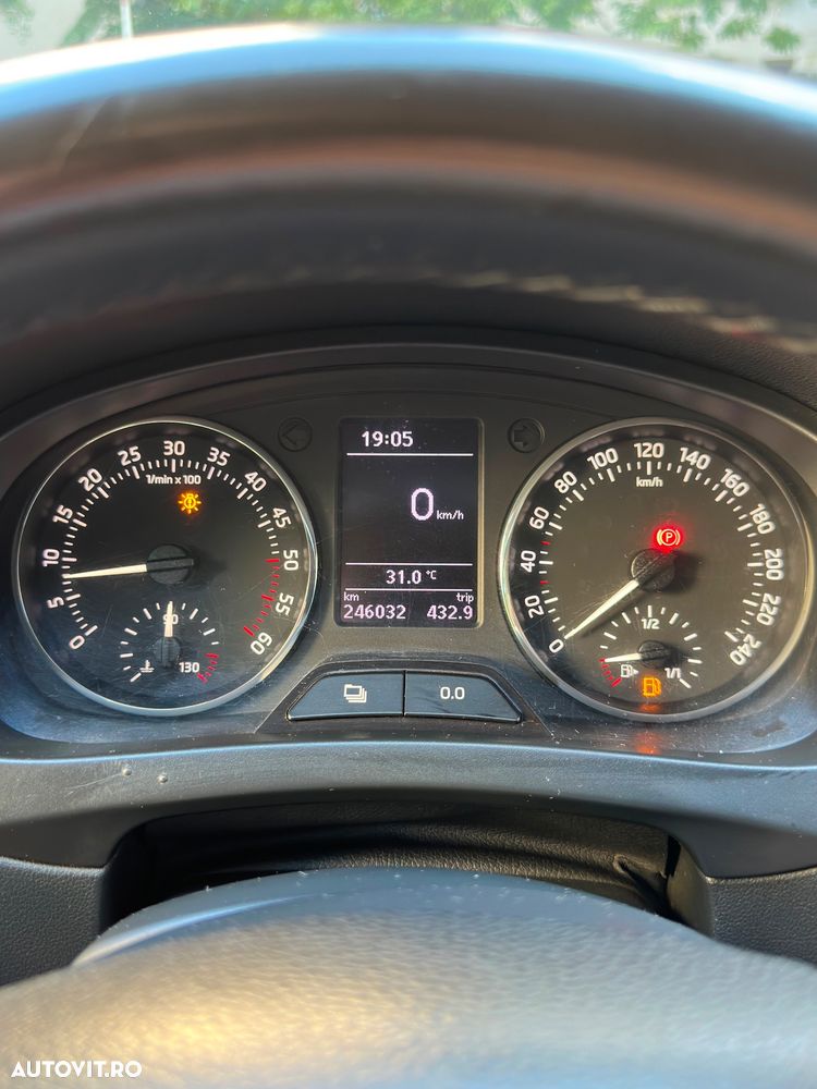Skoda RAPID 1.6 TDI Ambition - 8