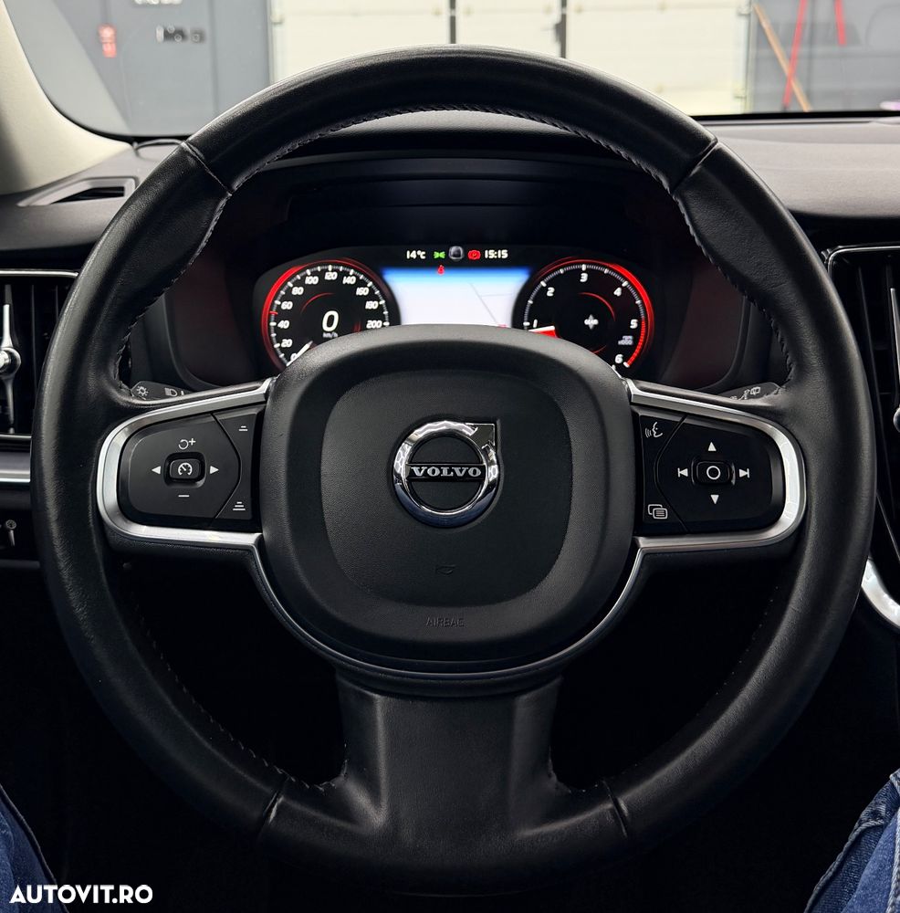 Volvo V60 D3 Momentum Core - 31