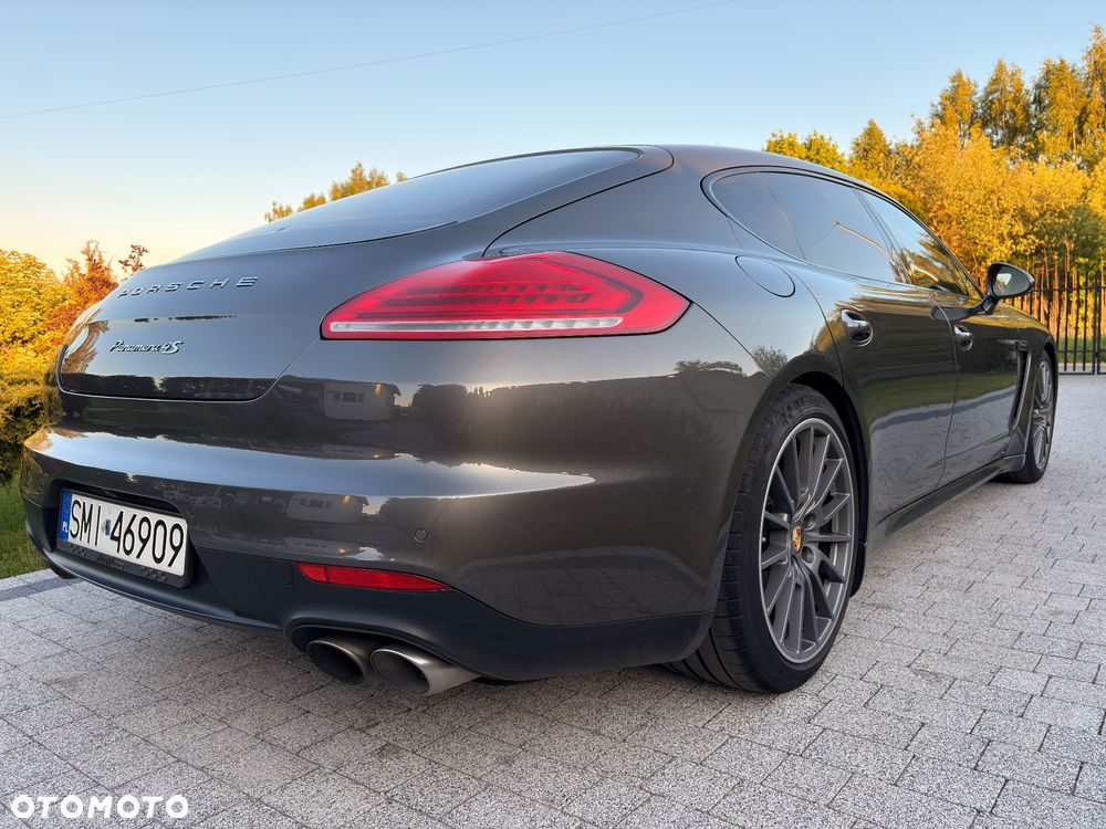 Porsche Panamera 4S Executive - 12
