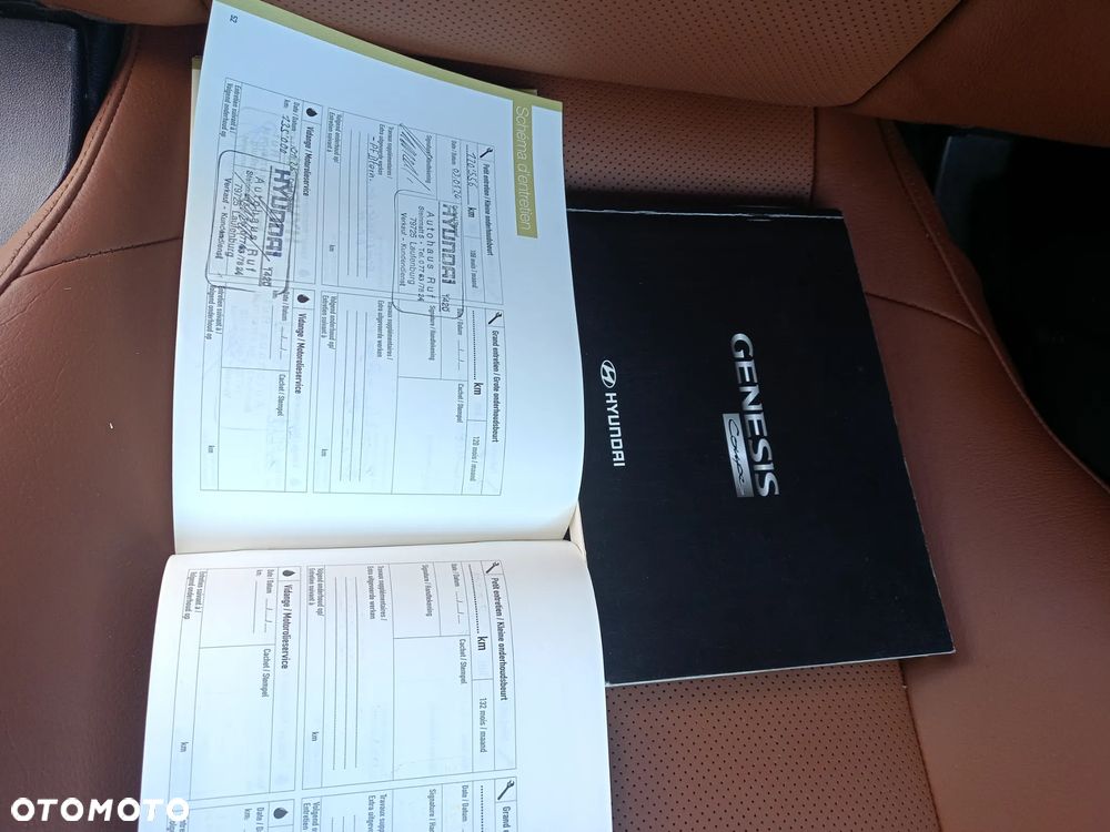 Hyundai Genesis Coupe 2.0 T - 12