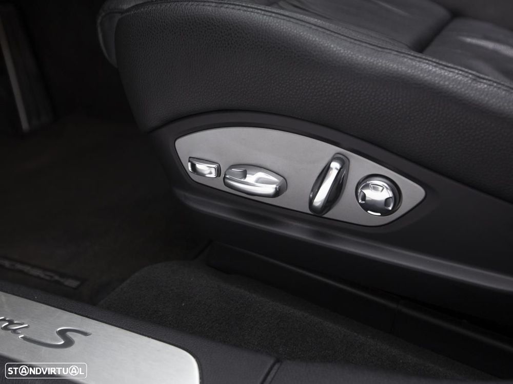 Porsche Panamera S Hybrid — fotografia 17