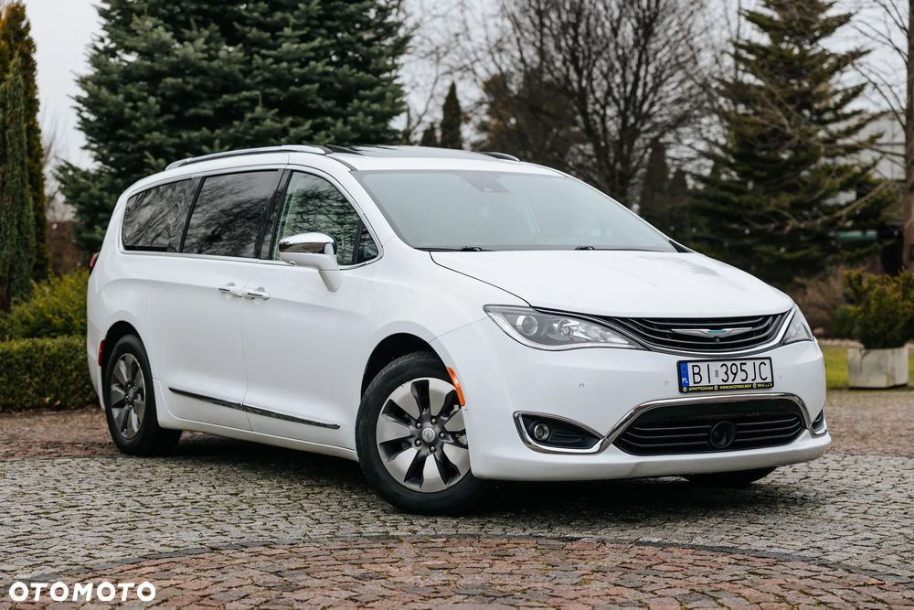 Chrysler Pacifica - 1