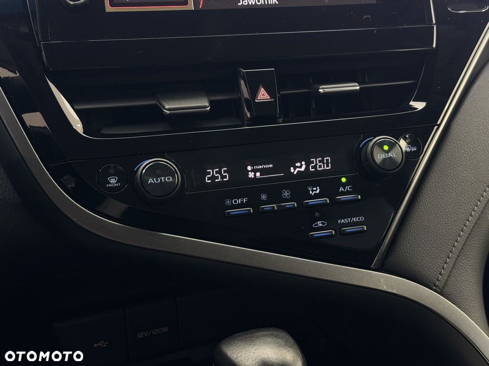 Toyota Camry - 24