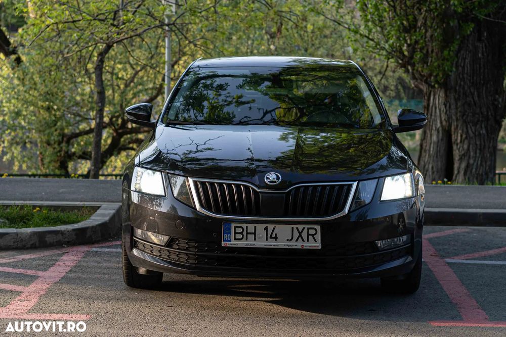 Skoda Octavia 1.6 TDI DSG Ambition - 3