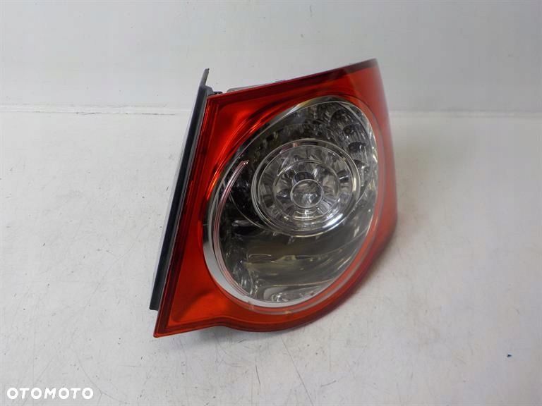 VOLKSWAGEN JETTA V LAMPA PRAWA TYŁ TYLNA - 2