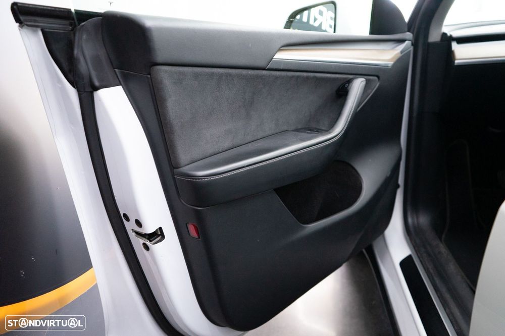 Tesla Model Y RWD - 24