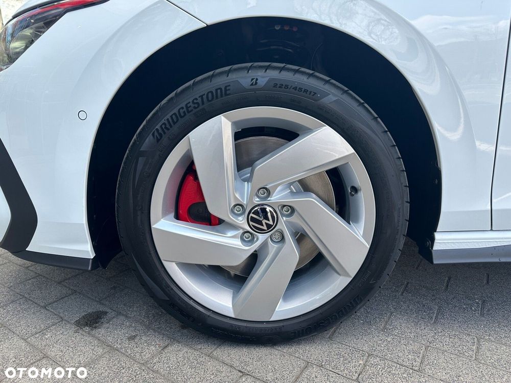Volkswagen Golf - 33