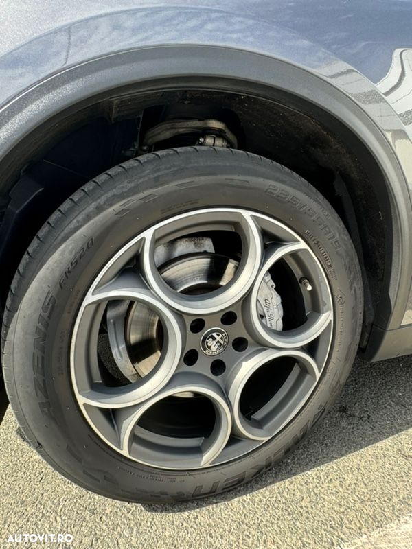 Alfa Romeo Stelvio - 11
